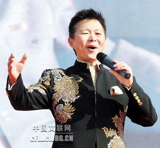歌唱家王宏伟最新动态，多维艺术探索与广泛影响力分析